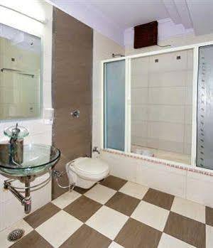 Raunak International 3* New Delhi