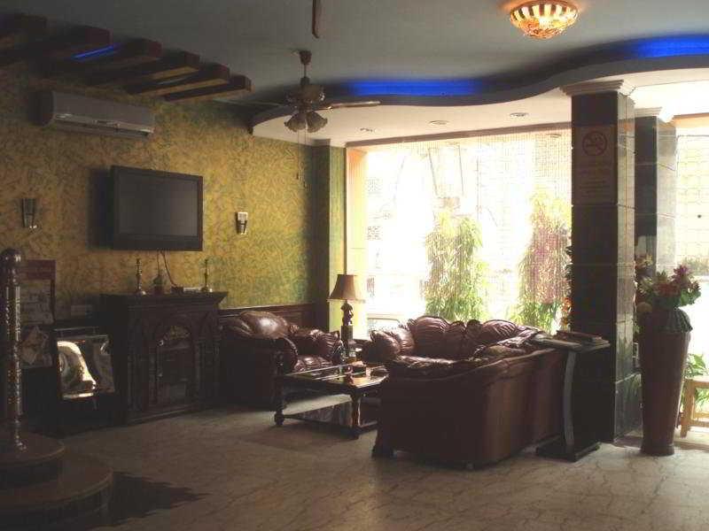 Raunak International 3* New Delhi